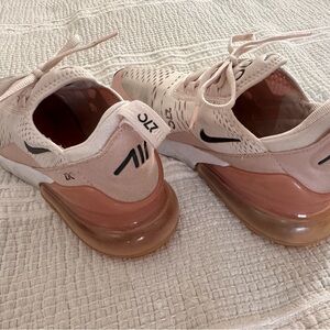 Nike Women's Air Max 270 Shoes in size 6.5